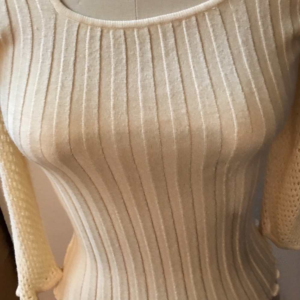 Sweater long sleeves.